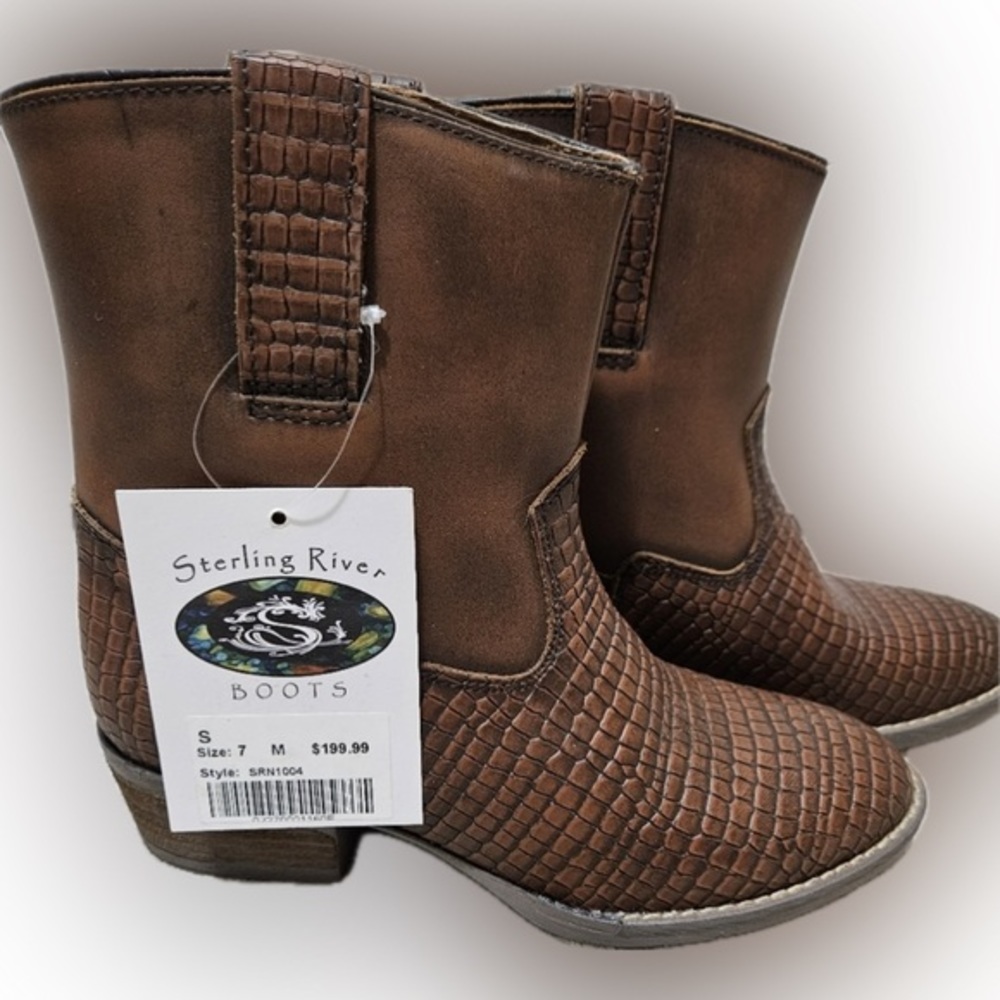STERLING RIVER -  Low Rise Rustic Western Cowboy Booties Caramel Color. Size 7.